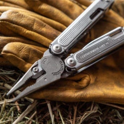 Leatherman FREE P4 Multipurpose Pliers With Nylon Sheath -Chefs Knives Store LT832640 Leatherman Free P4 with Gloves
