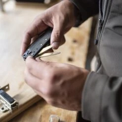 Leatherman FREE K4 Multipurpose Knife -Chefs Knives Store LT832664 Leatherman Free K4 in Hand