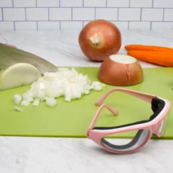 Endurance Pro-Style Onion Goggles, Pink -Chefs Knives Store ritearpk slicingonions x1000 eb085a5e 36f4 450c 95ff dd4e31c20537